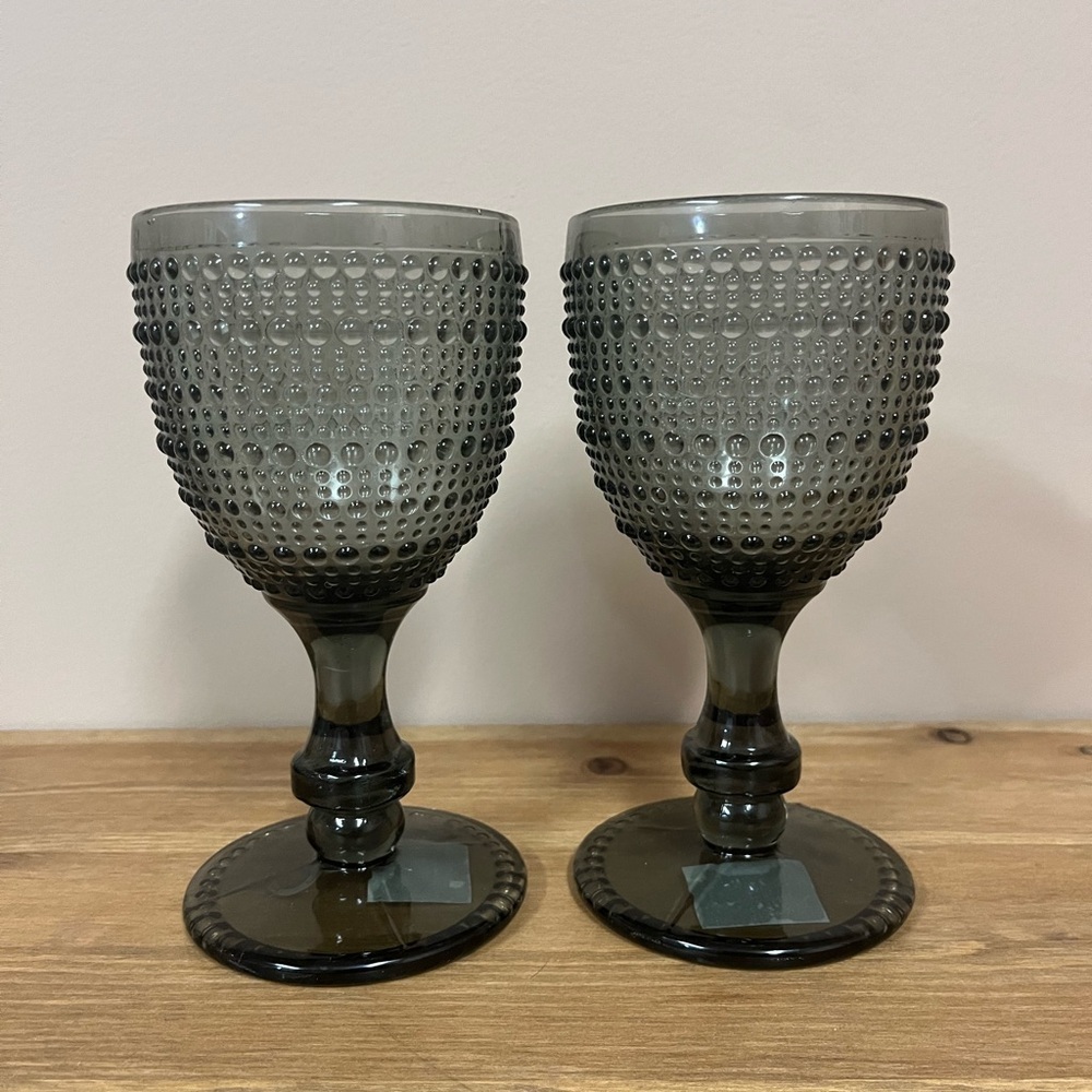 Elegant Pebble Goblet Set